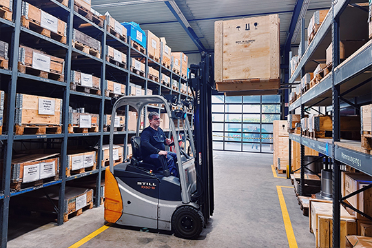 Lagerhaltung
24-Stunden-Express-Service für alle Lagerartikel und fast alle Teile, die hergestellt werden müssen