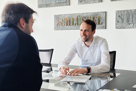 Beratung
Durch unsere spezialisierten Ingenieure und Techniker sowie weltweite Vertretungen vor Ort