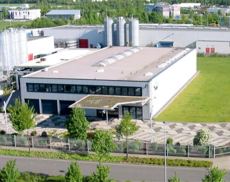 Expansion to 2,200 m²
